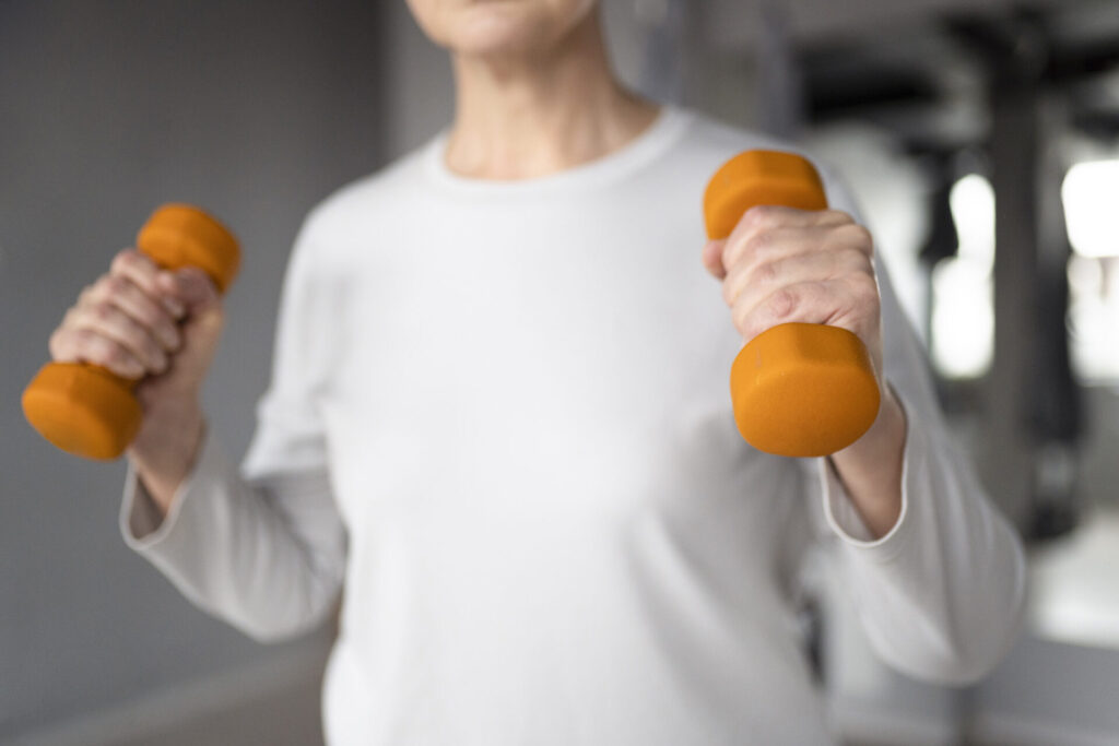 Fisioterapia ou academia? Entenda a diferença, quando cada uma é indicada e por que o treino supervisionado pode ser o caminho ideal.